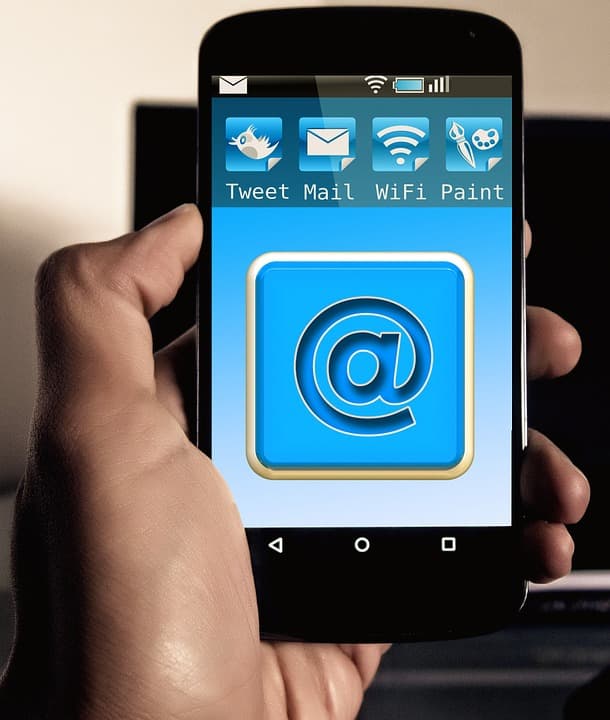 cosa succede se inviamo una e mail incompleta